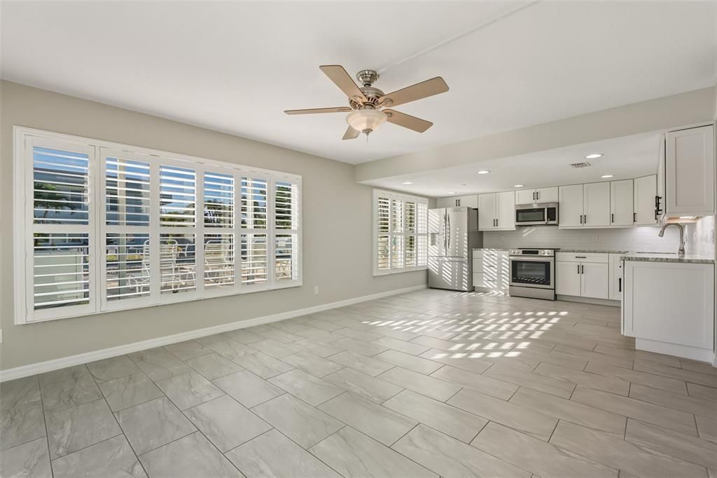 For Sale: $449,900 (2 beds, 2 baths, 912 Square Feet)