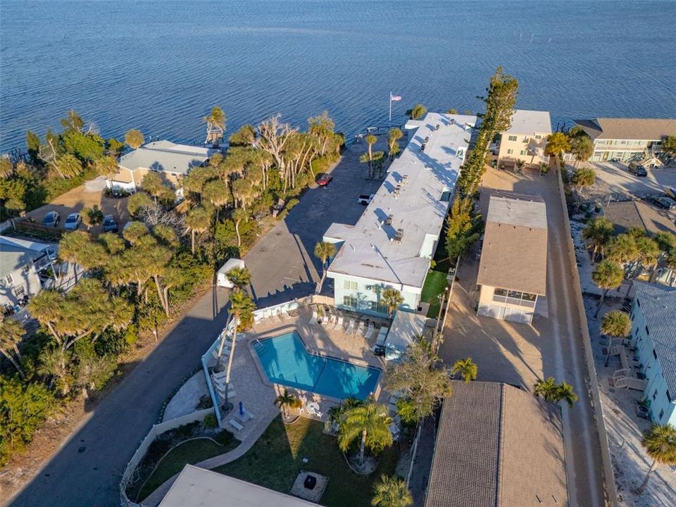 For Sale: $449,900 (2 beds, 2 baths, 912 Square Feet)