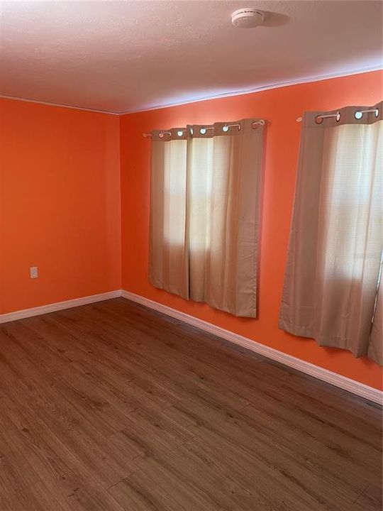 На продажу: $143,900 (3 спален, 1 ванн, 1212 Квадратных фут)