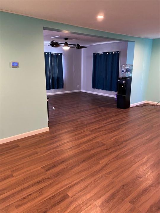 На продажу: $143,900 (3 спален, 1 ванн, 1212 Квадратных фут)