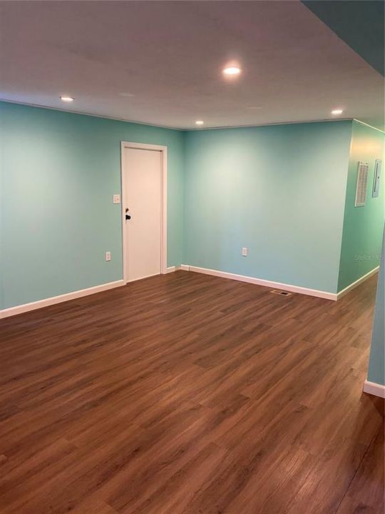 На продажу: $143,900 (3 спален, 1 ванн, 1212 Квадратных фут)