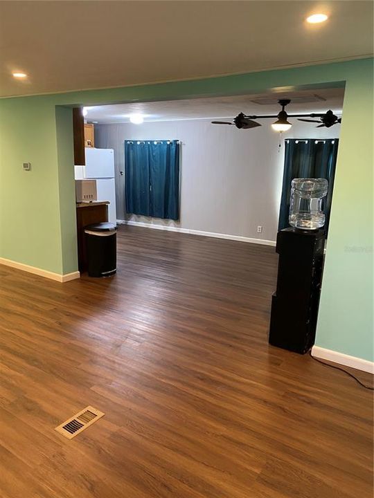 На продажу: $143,900 (3 спален, 1 ванн, 1212 Квадратных фут)