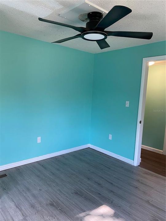 На продажу: $143,900 (3 спален, 1 ванн, 1212 Квадратных фут)