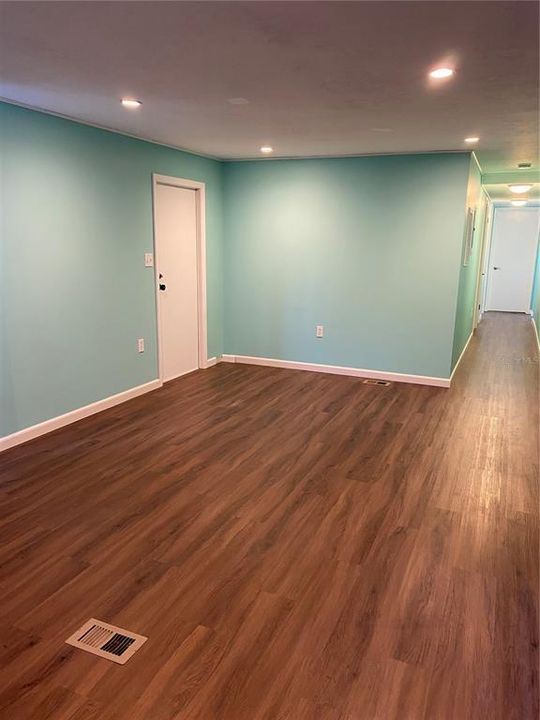 На продажу: $143,900 (3 спален, 1 ванн, 1212 Квадратных фут)