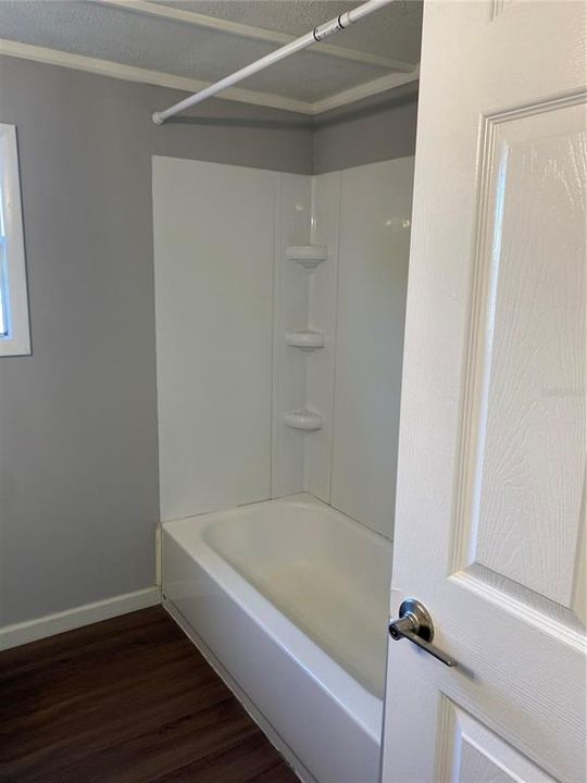 На продажу: $143,900 (3 спален, 1 ванн, 1212 Квадратных фут)