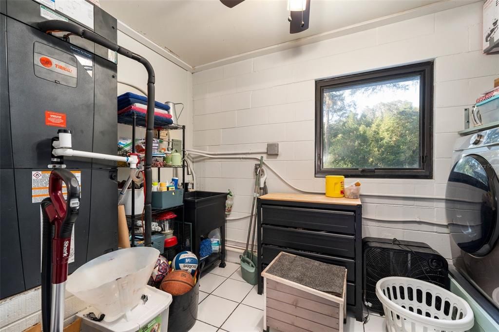 待售: $375,000 (3 贝兹, 2 浴室, 1560 平方英尺)