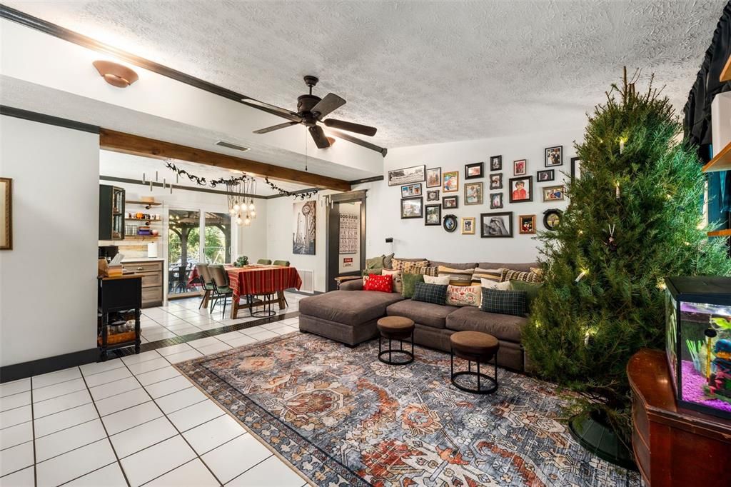 待售: $375,000 (3 贝兹, 2 浴室, 1560 平方英尺)