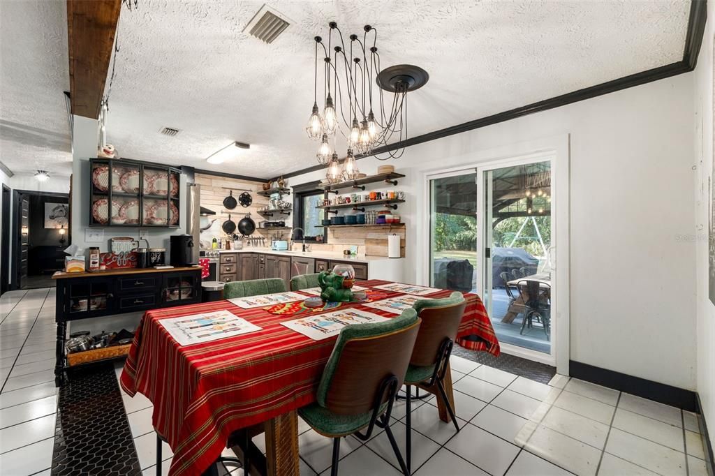 待售: $375,000 (3 贝兹, 2 浴室, 1560 平方英尺)