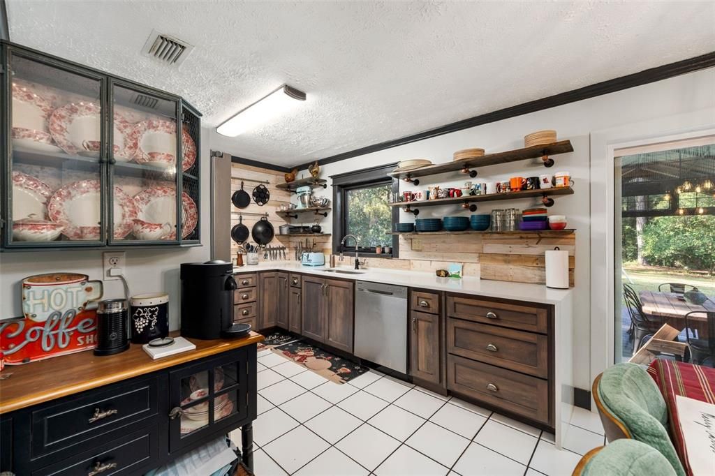 待售: $375,000 (3 贝兹, 2 浴室, 1560 平方英尺)