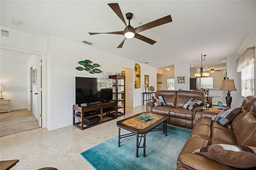 For Sale: $299,900 (3 beds, 2 baths, 1207 Square Feet)