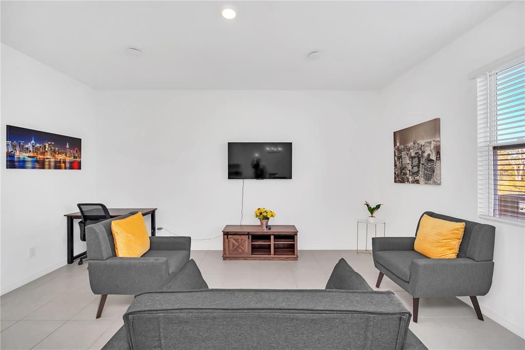 待售: $340,000 (3 贝兹, 2 浴室, 1653 平方英尺)