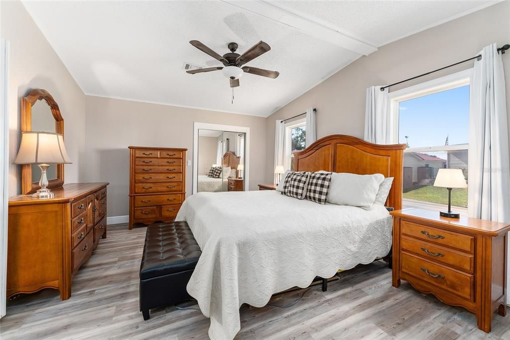 待售: $219,900 (2 贝兹, 2 浴室, 1040 平方英尺)