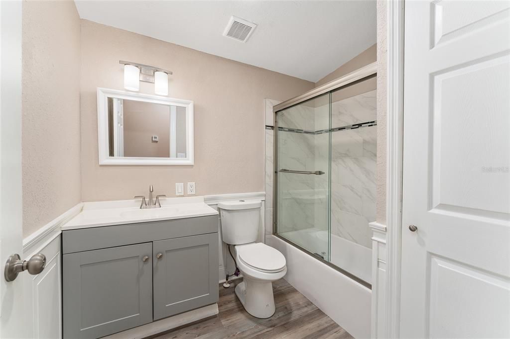 待售: $219,900 (2 贝兹, 2 浴室, 1040 平方英尺)