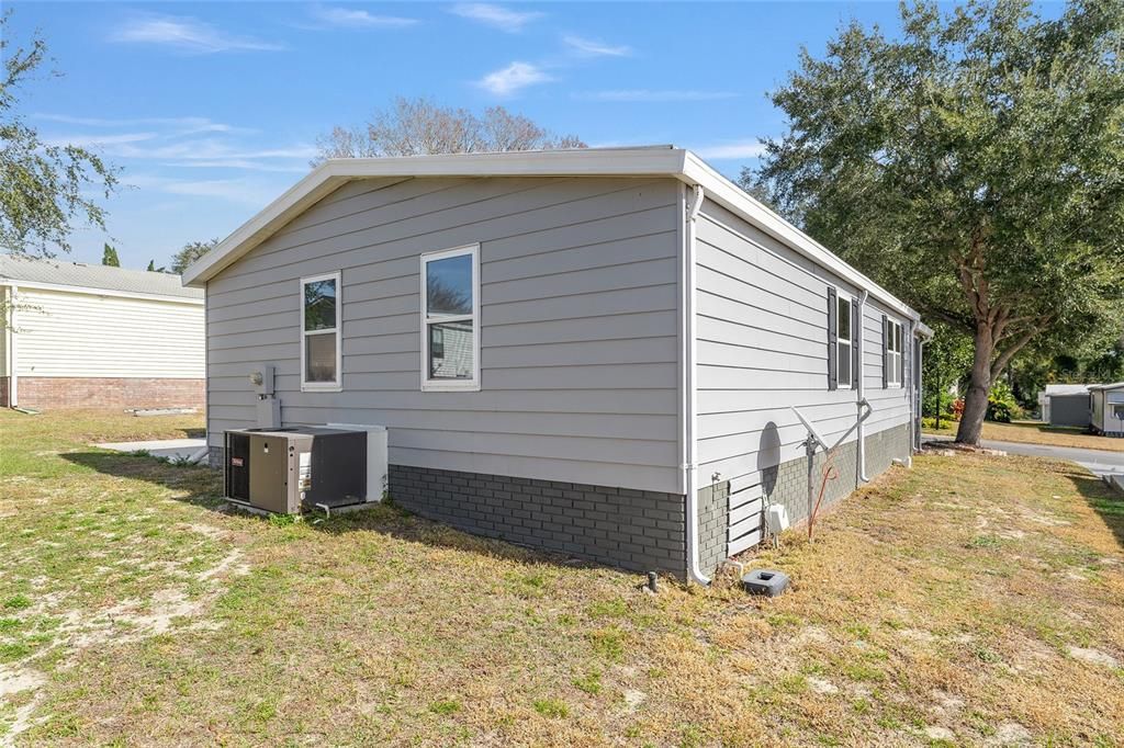 待售: $219,900 (2 贝兹, 2 浴室, 1040 平方英尺)