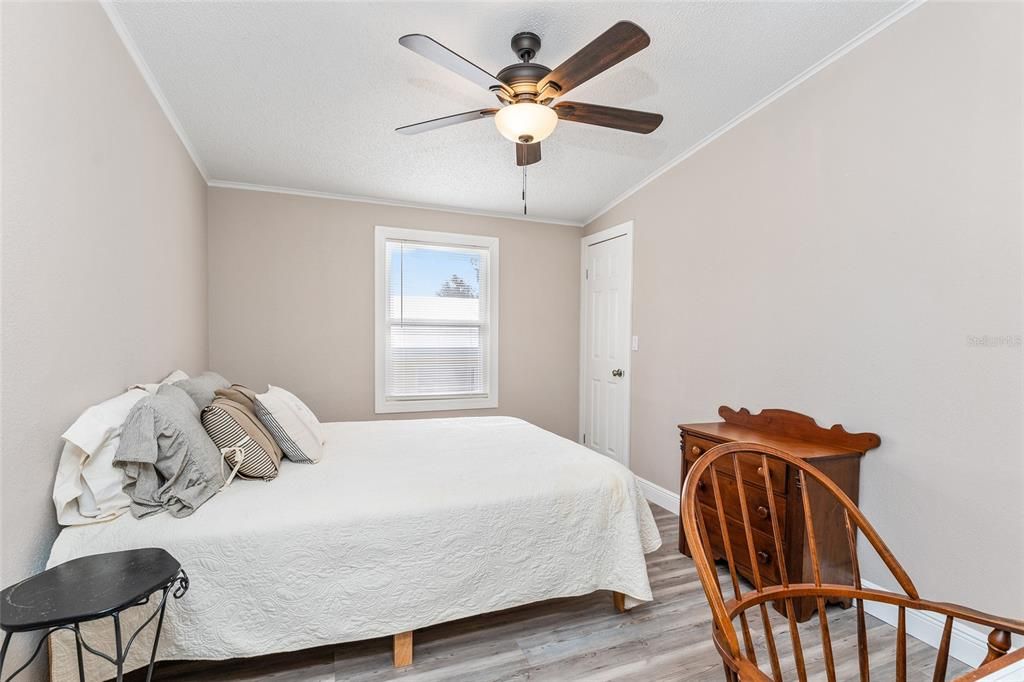 待售: $219,900 (2 贝兹, 2 浴室, 1040 平方英尺)