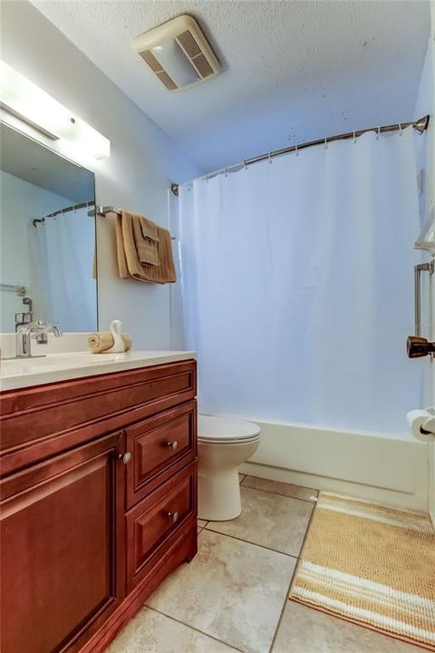 For Sale: $188,000 (2 beds, 1 baths, 806 Square Feet)