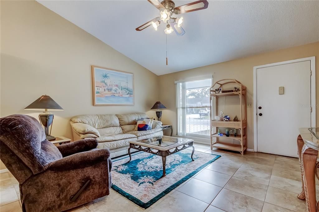 For Sale: $188,000 (2 beds, 1 baths, 806 Square Feet)