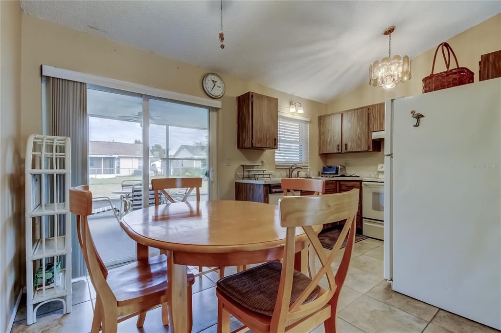 For Sale: $188,000 (2 beds, 1 baths, 806 Square Feet)