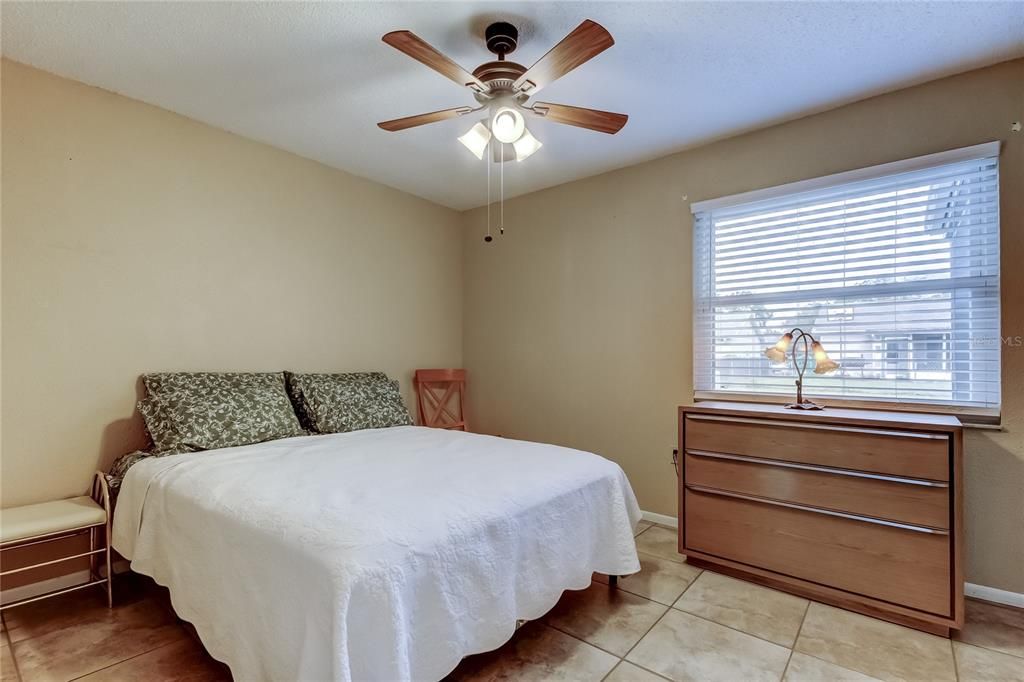 For Sale: $188,000 (2 beds, 1 baths, 806 Square Feet)