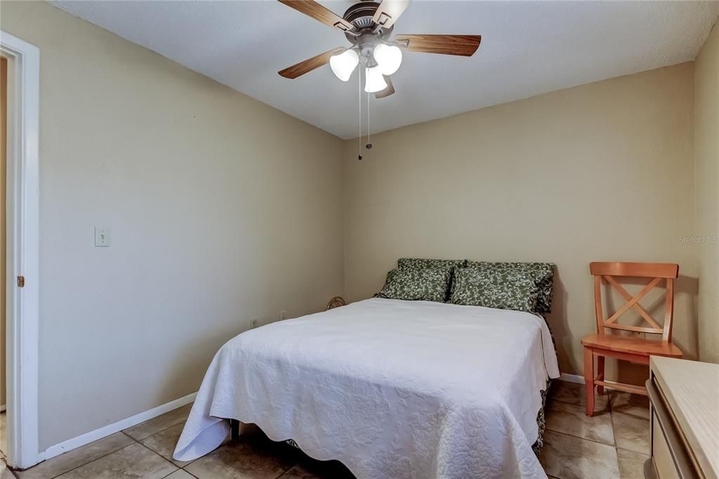 For Sale: $188,000 (2 beds, 1 baths, 806 Square Feet)