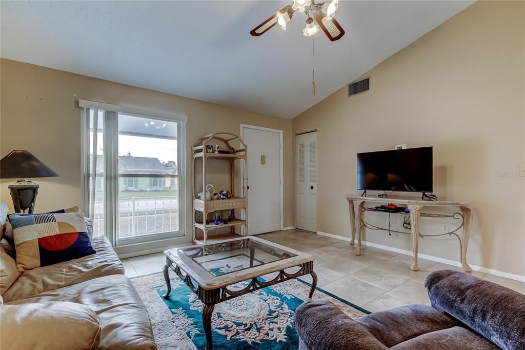 For Sale: $188,000 (2 beds, 1 baths, 806 Square Feet)