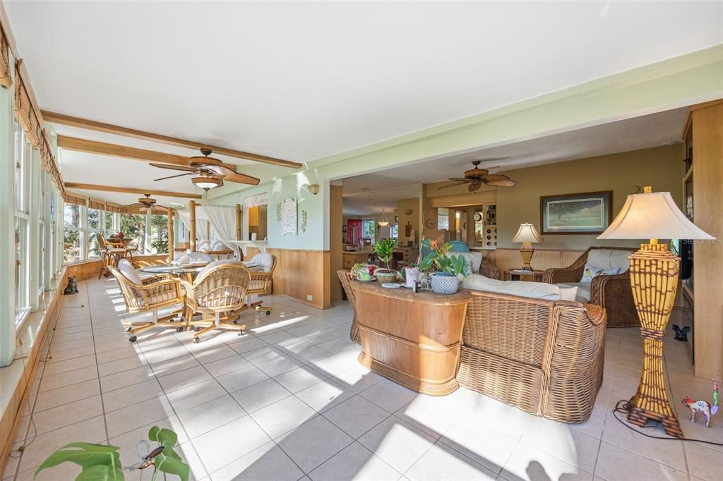 На продажу: $285,000 (2 спален, 2 ванн, 2053 Квадратных фут)