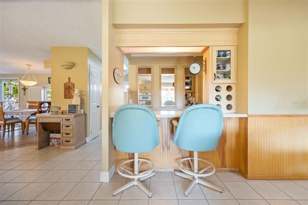 На продажу: $285,000 (2 спален, 2 ванн, 2053 Квадратных фут)