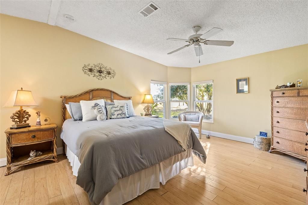 На продажу: $285,000 (2 спален, 2 ванн, 2053 Квадратных фут)