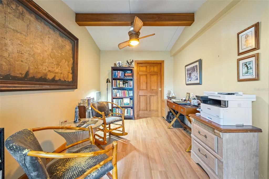 На продажу: $285,000 (2 спален, 2 ванн, 2053 Квадратных фут)