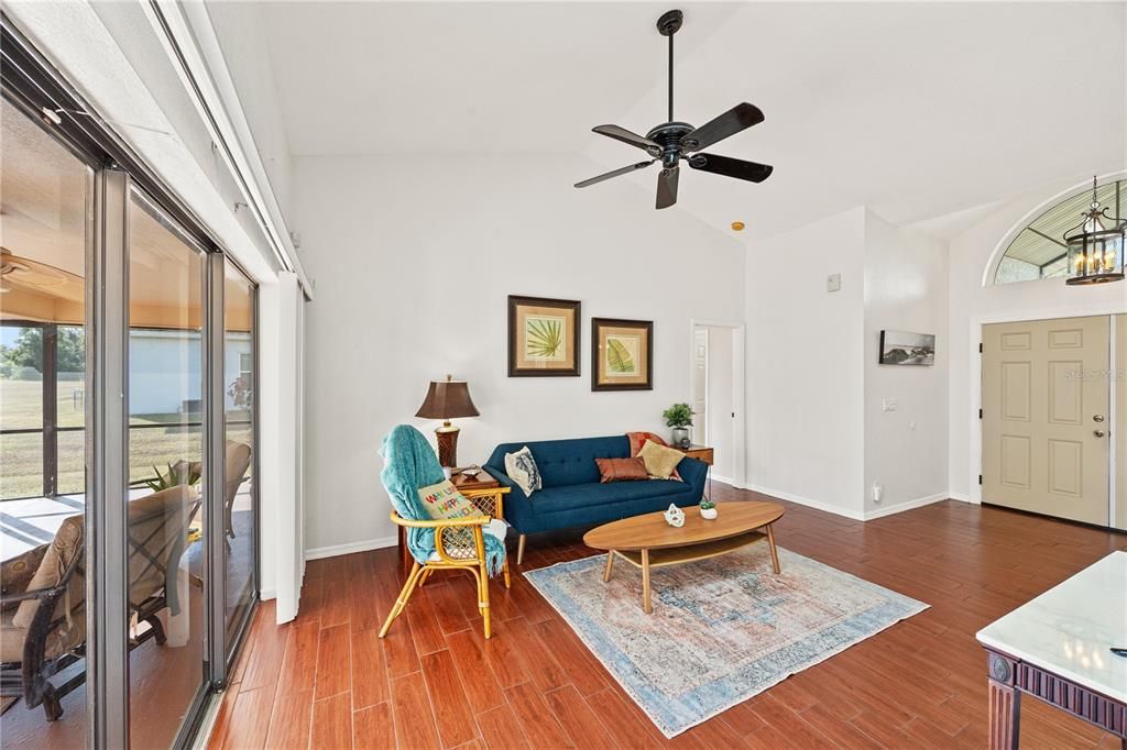 待售: $310,000 (3 贝兹, 2 浴室, 1759 平方英尺)