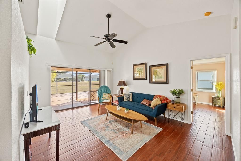 待售: $310,000 (3 贝兹, 2 浴室, 1759 平方英尺)