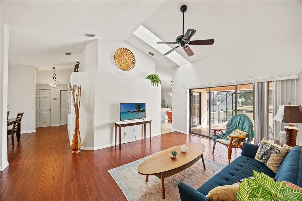 待售: $310,000 (3 贝兹, 2 浴室, 1759 平方英尺)