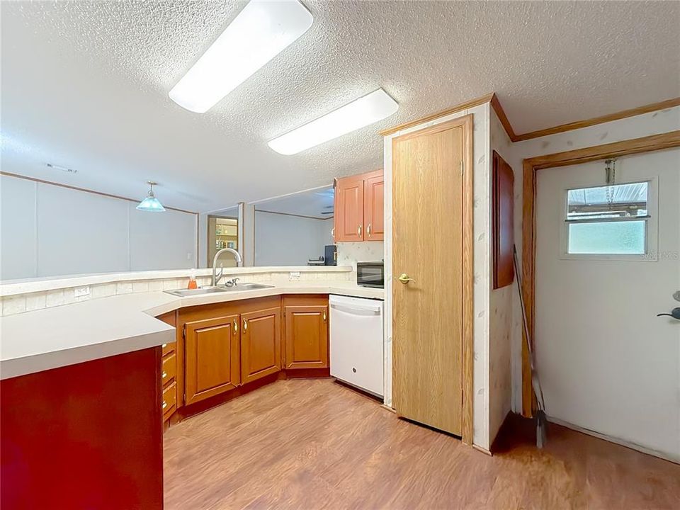 待售: $229,900 (3 贝兹, 2 浴室, 1755 平方英尺)