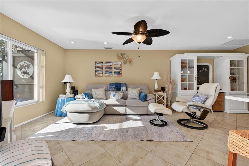 En Venta: $575,000 (3 camas, 2 baños, 1750 Pies cuadrados)