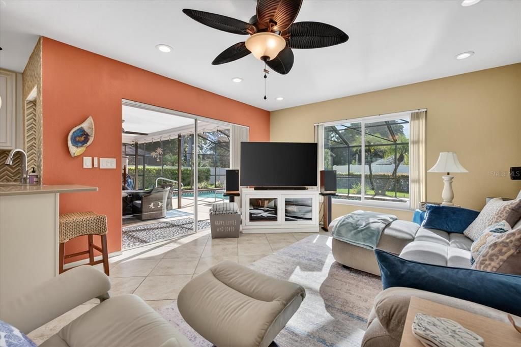 En Venta: $575,000 (3 camas, 2 baños, 1750 Pies cuadrados)