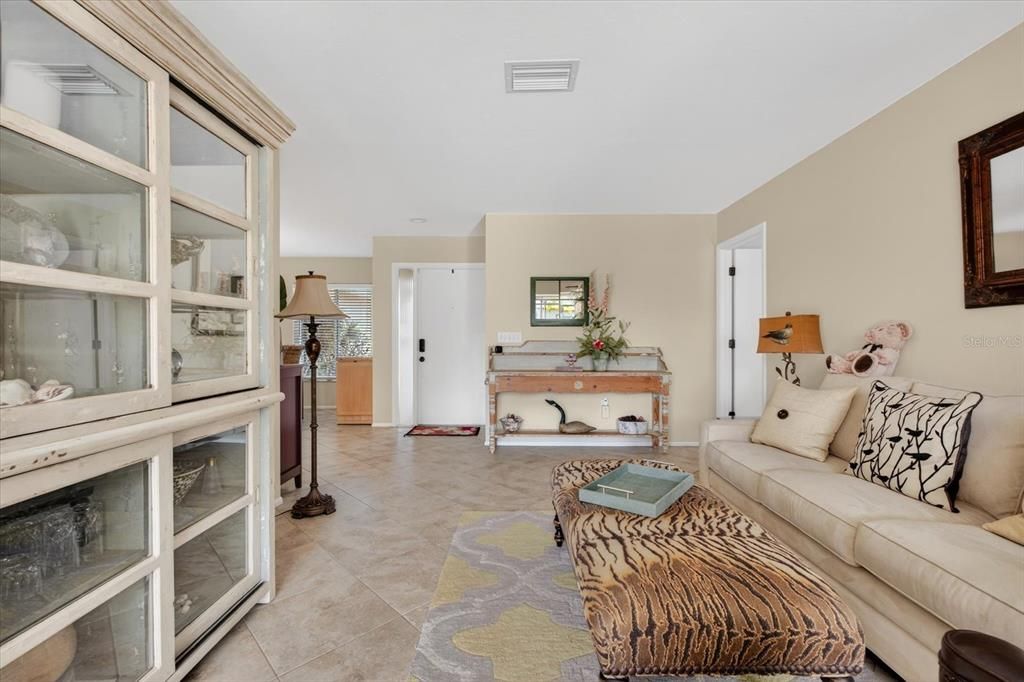 En Venta: $575,000 (3 camas, 2 baños, 1750 Pies cuadrados)