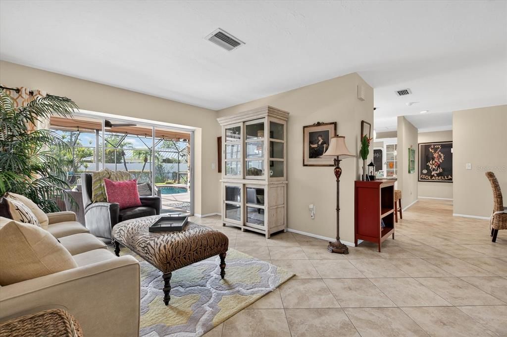 En Venta: $575,000 (3 camas, 2 baños, 1750 Pies cuadrados)