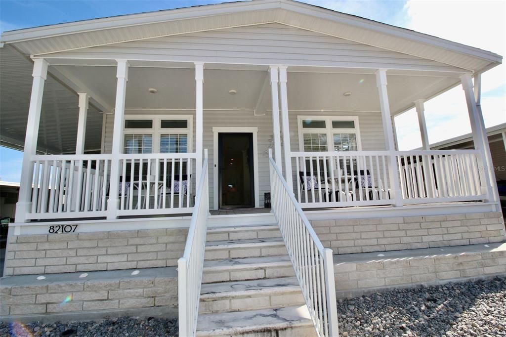 For Sale: $299,900 (2 beds, 2 baths, 1296 Square Feet)