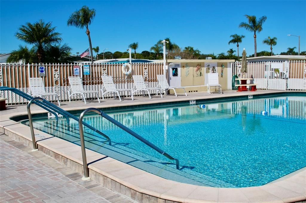 For Sale: $299,900 (2 beds, 2 baths, 1296 Square Feet)