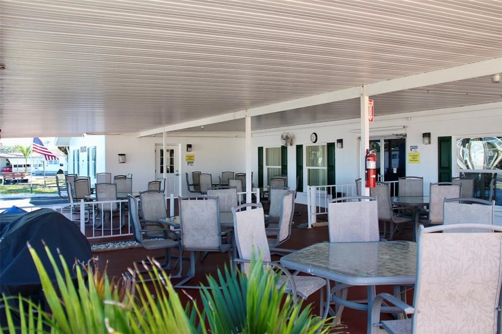 For Sale: $299,900 (2 beds, 2 baths, 1296 Square Feet)