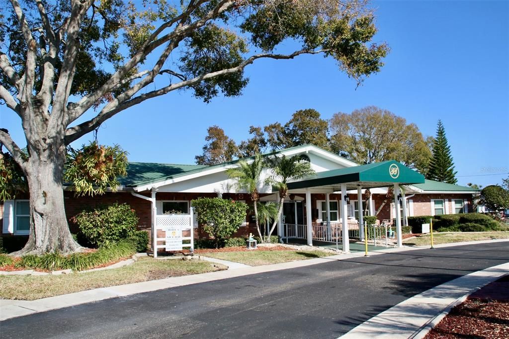 For Sale: $299,900 (2 beds, 2 baths, 1296 Square Feet)