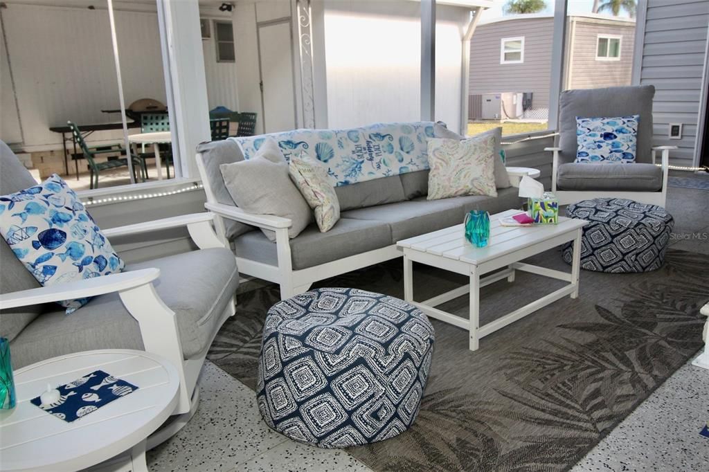 For Sale: $299,900 (2 beds, 2 baths, 1296 Square Feet)