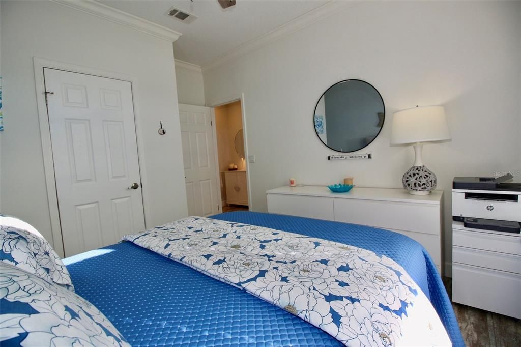 For Sale: $299,900 (2 beds, 2 baths, 1296 Square Feet)