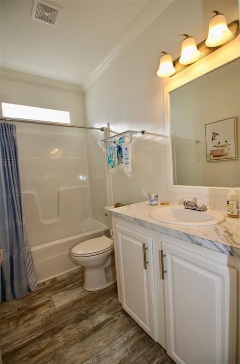 For Sale: $299,900 (2 beds, 2 baths, 1296 Square Feet)