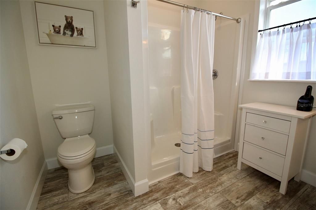 For Sale: $299,900 (2 beds, 2 baths, 1296 Square Feet)