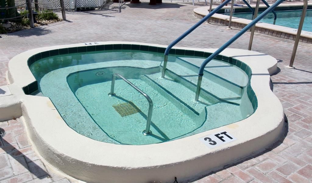 For Sale: $299,900 (2 beds, 2 baths, 1296 Square Feet)