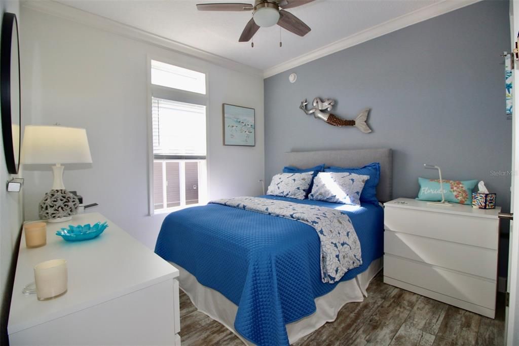 For Sale: $299,900 (2 beds, 2 baths, 1296 Square Feet)