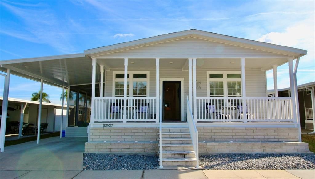 For Sale: $299,900 (2 beds, 2 baths, 1296 Square Feet)