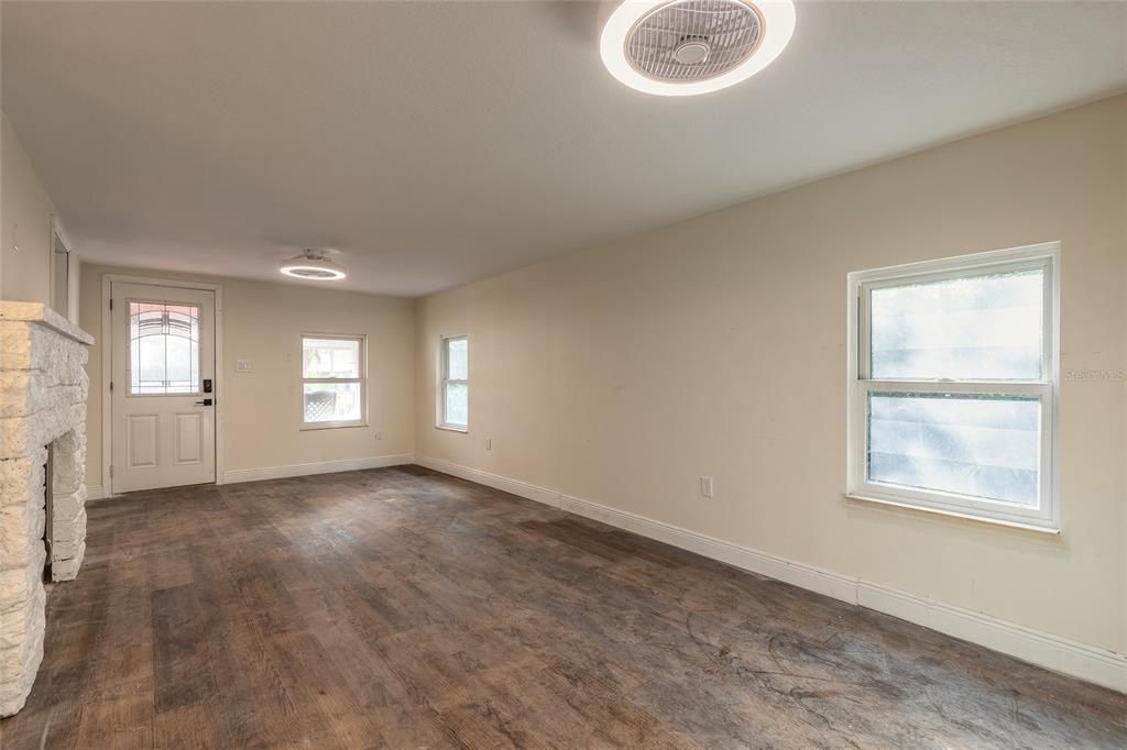 На продажу: $216,000 (2 спален, 2 ванн, 1152 Квадратных фут)