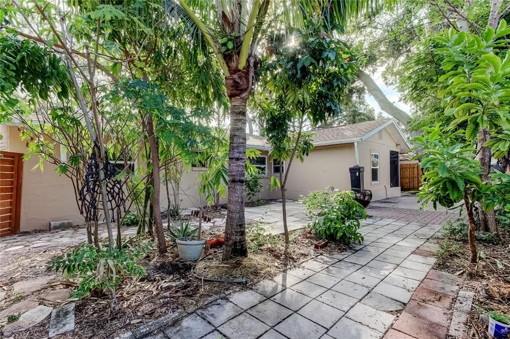 For Sale: $425,000 (3 beds, 2 baths, 1659 Square Feet)